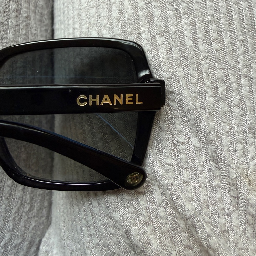 CHANEL Glossy Black Eyewear - Picture 14 of 14